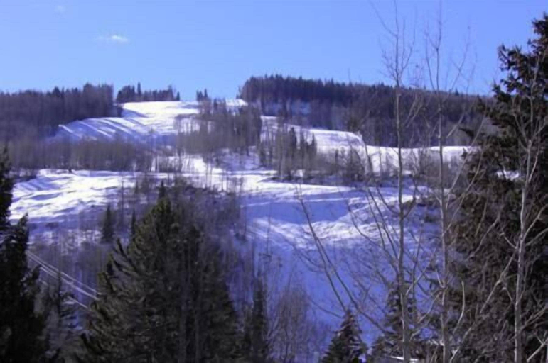 Mountain view 4, Condo with Vaulted Ceiling & Spectacular Mountain Views by RedAwning, Eagle