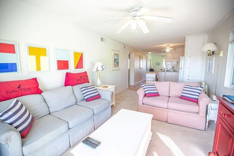 Living area 5, Feelin' Beachy-7a 2 Bedroom Home by RedAwning, Brunswick