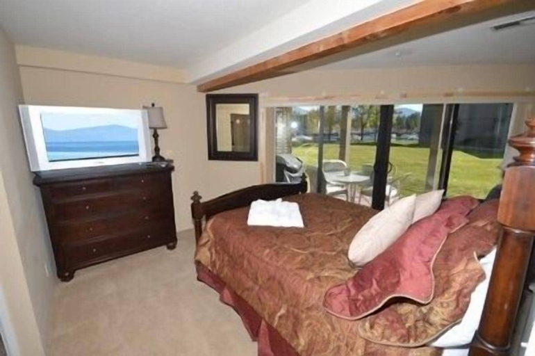 Room 3, 489 Ala Wai, 48 3 Bedroom Condo by RedAwning, El Dorado