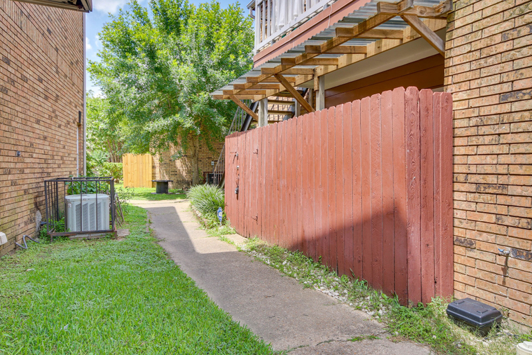 Exterior & Views 2, Southwest Houston Apartment w/ Pool Access!, Houston