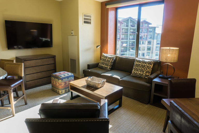 Living area 2, Updated Studio w Full Kitchen Spacious Living Room by RedAwning, Summit