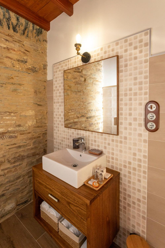 Bathroom 3, Araucaria House, Lugo