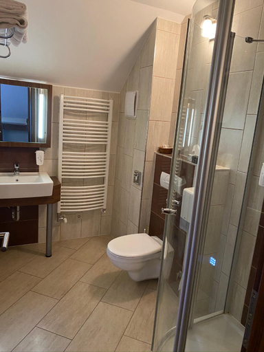 Bathroom 5, Hotel Makar Sport & Wellness, Pécs