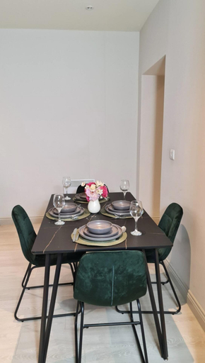 Others 5, Charming 1-bed, Sleeps 2, Parking, Leeds