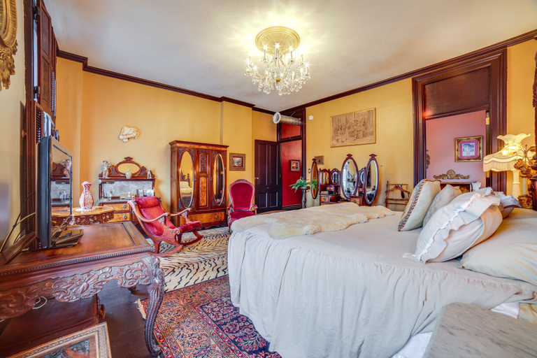 Bedroom 3, Vintage Apartment in Historic Downtown La Porte, LaPorte