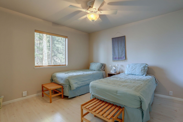 Room 5, Fir Mountain Escape 4 Bedroom Home by RedAwning, Hood River