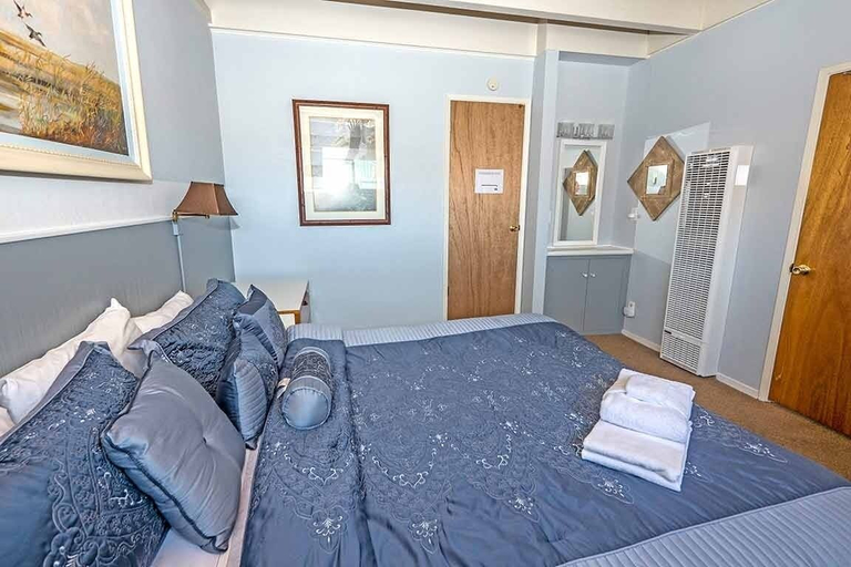 Room 3, 439 Ala Wai, 105 1 Bedroom Condo by RedAwning, El Dorado