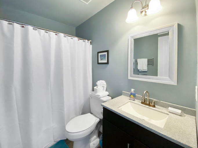 Bathroom 4, Shoreline Townhomes #10 - 2 Br townhouse by RedAwning, Walton