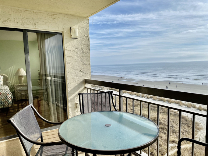 Others 5, Shoreham Towers 5C by RedAwning, Horry