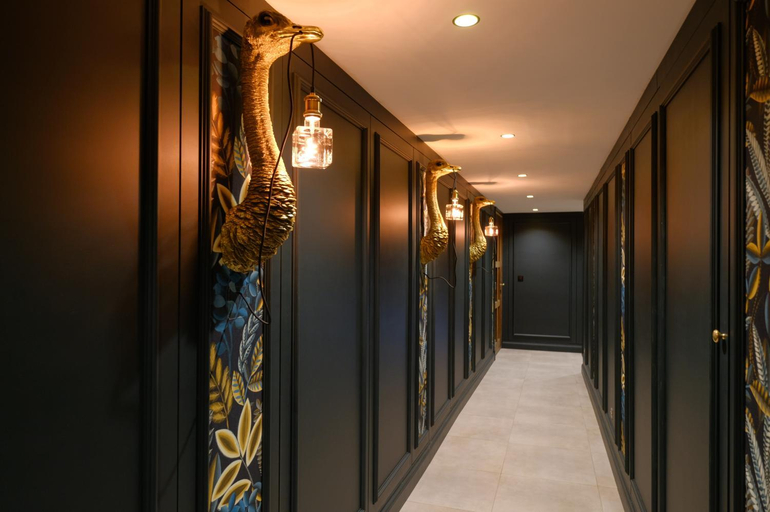 Others 2, Secret Jacuzzi Mons - Parking prive gratuit, Hainaut