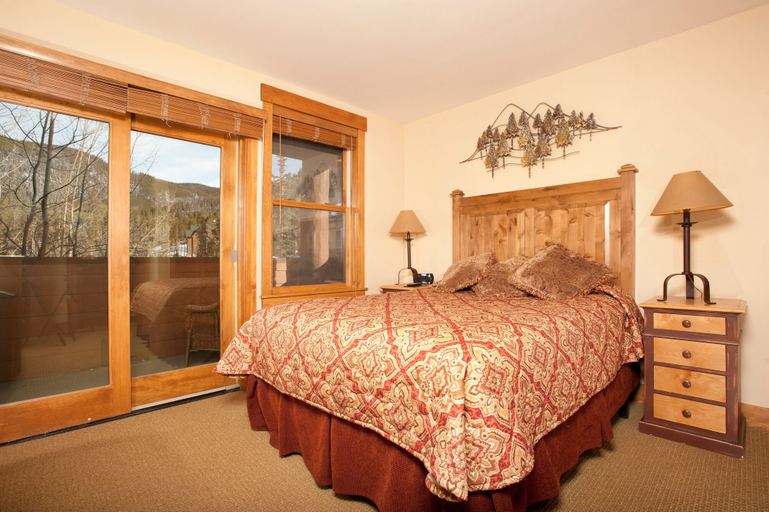 Room 5, Springs 8848, Summit