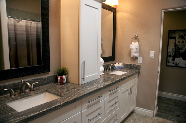 Bathroom 3, Casa Saguaro 4 Bedroom Home by RedAwning, Maricopa