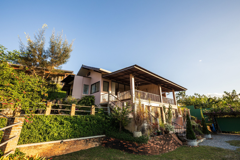Exterior 11