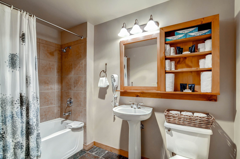 Bathroom, Red Hawk Lodge 2207, Summit