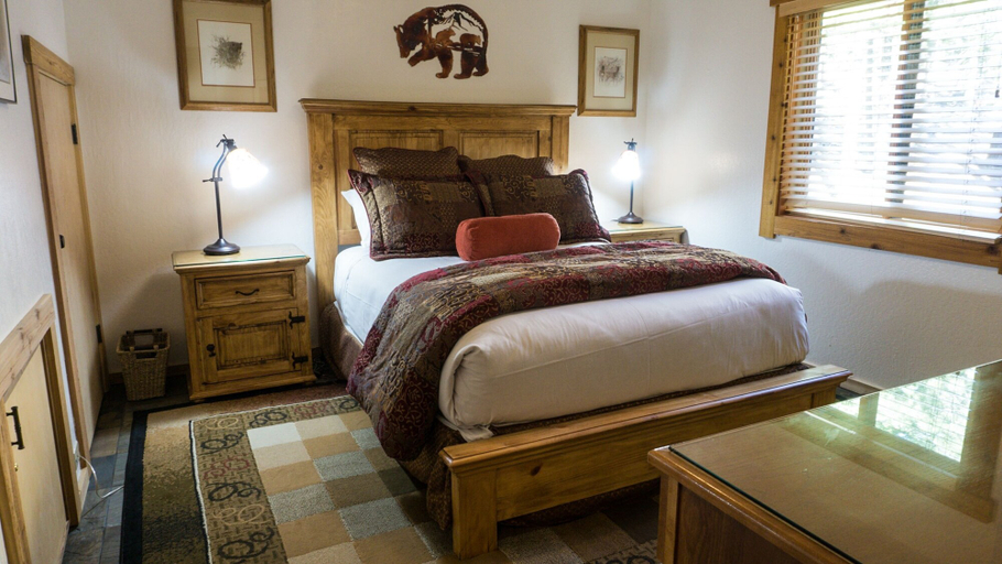Room 4, Ski Trails 4058, Placer