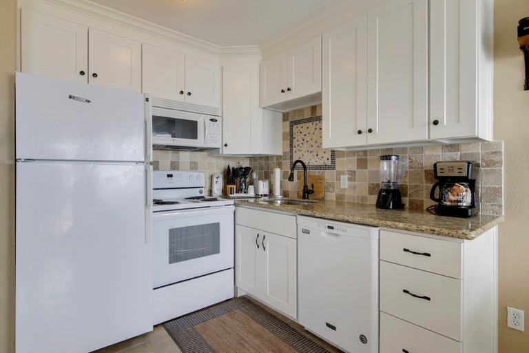 Private kitchen 5, Seascape 2318 1 Bedroom Apts by RedAwning, Galveston
