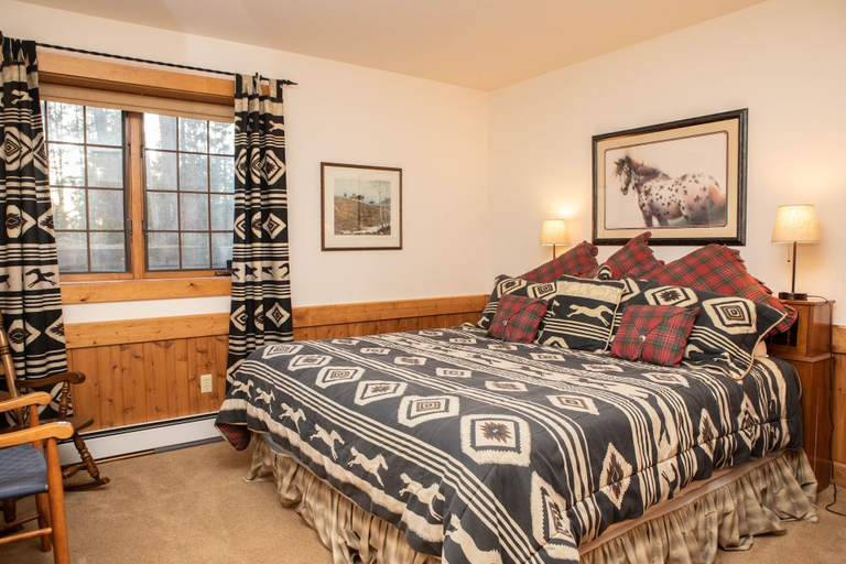Room 4, 13 Bear Tree Court 5 Bedroom Home by RedAwning, Summit