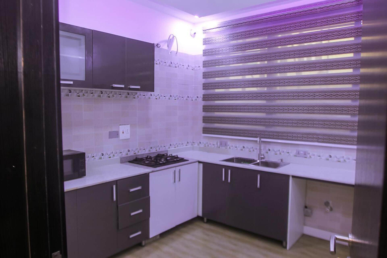 Private kitchen, Stunning 3-Bed House in Lagos, Kosofe