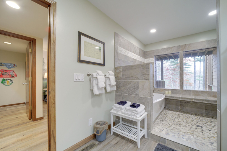 Bathroom 4, Stunning Sapphire Valley Resort Townhome w/ Perks!, Jackson