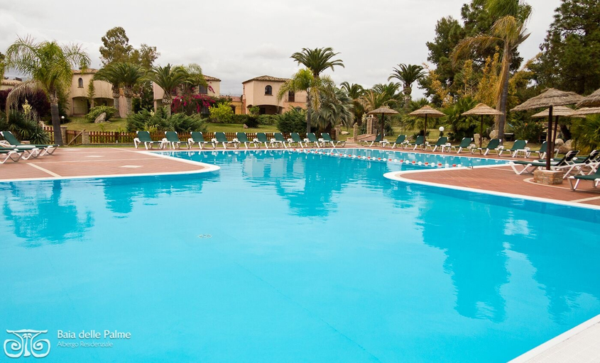 Pool 4, "classical Residence Baia Delle Palme Sleeps 4 - Bilo 4", Cagliari