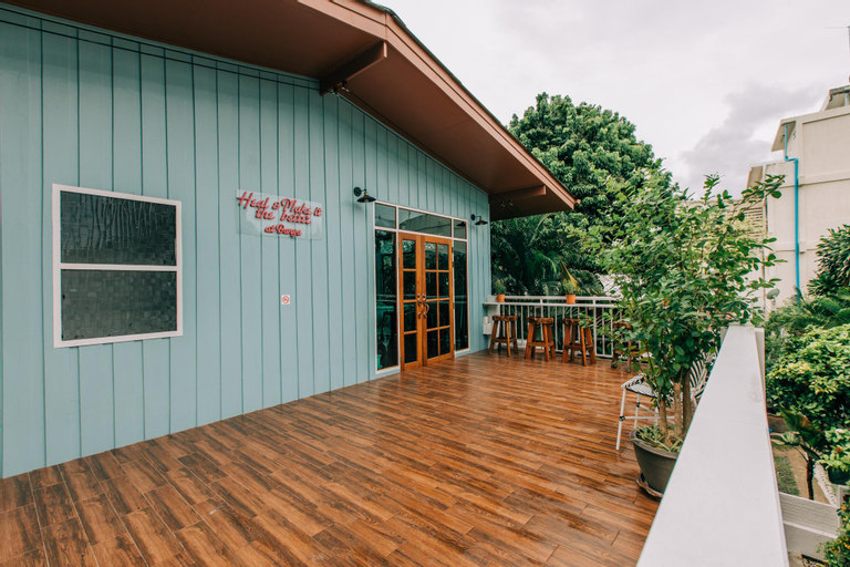 Exterior & Views 17
