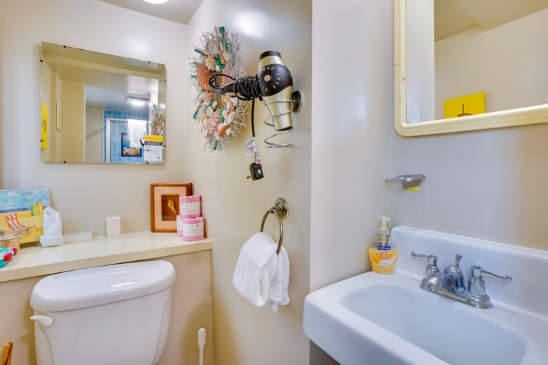 Bathroom 4, Tropical Island Escape with Deck, Walk to Avalon Bay, Los Angeles