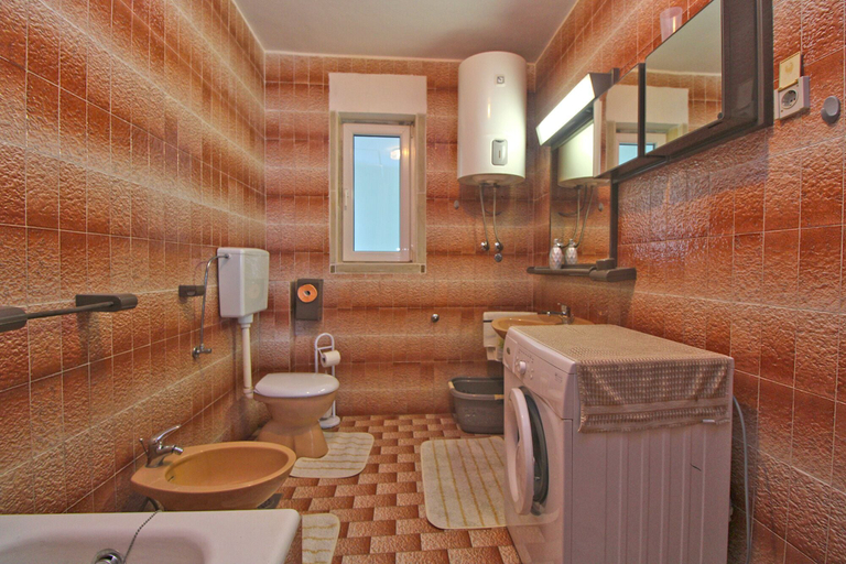 Bathroom 3, Apartment 1198, Medulin