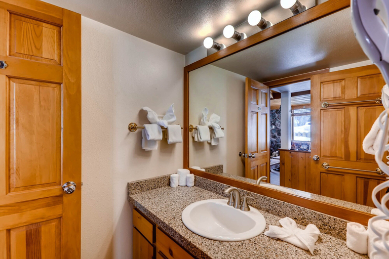 Bathroom 4, Decatur 1775, Summit
