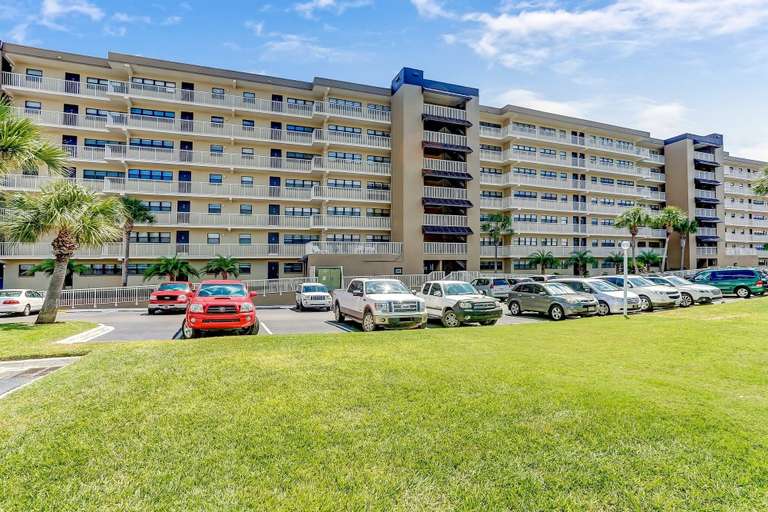 Exterior & Views 2, Tastefully Decorated Condo with Scenic Beach Views by RedAwning, Nassau