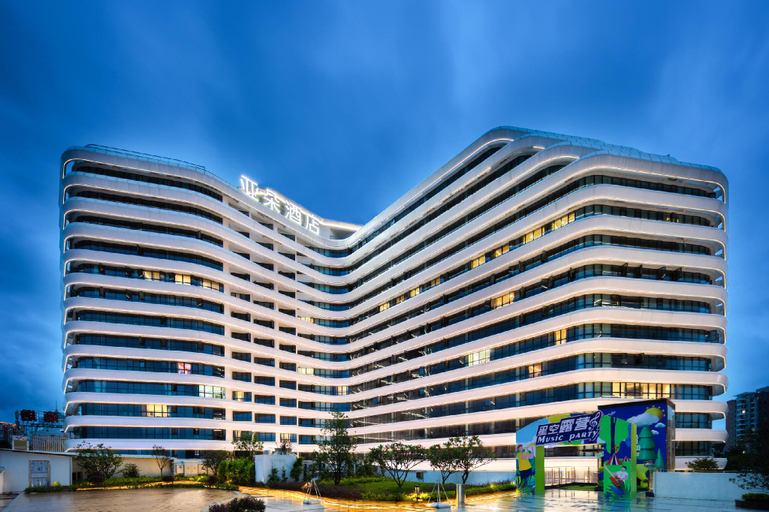 Exterior & Views