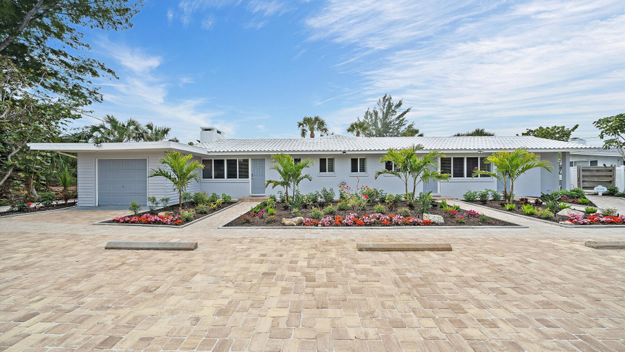 Exterior & Views 2, Las Hermanas 2 1 Bedroom Condo by RedAwning, Sarasota