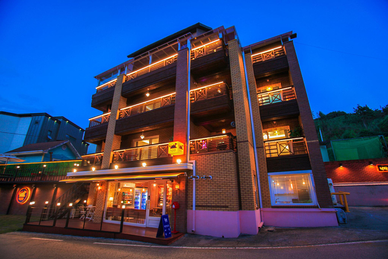 Others 1, Nackta Pension, Pocheon