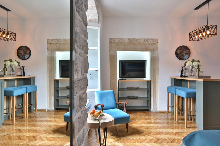 Others 5, P.S. Cattaro Apartment