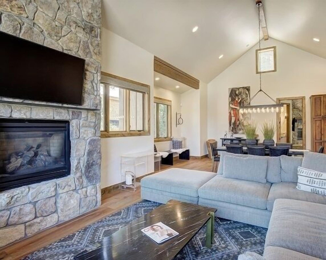 Living area 3, Settlers Creek 6466, Summit