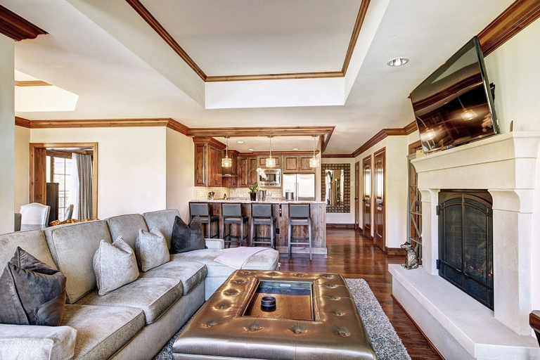 Living area 3, Chic 2 BR+Den Ritz-Carlton Condo with Valley Views by RedAwning - Save 20% on 7+ Nights!, Eagle