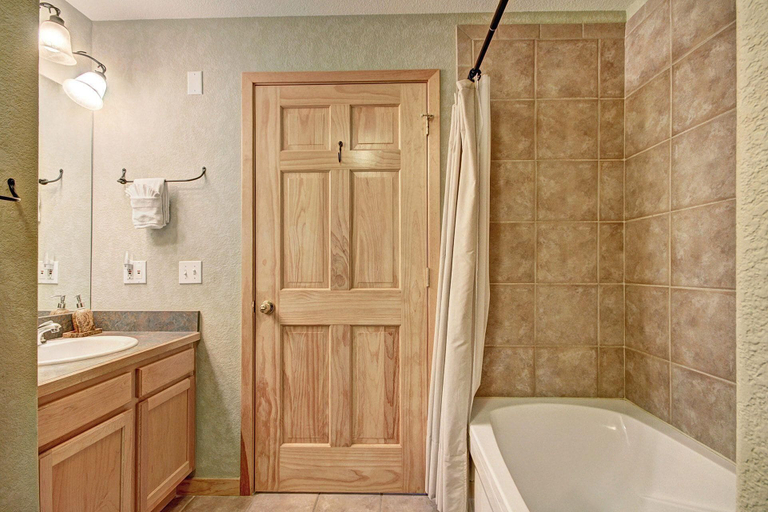 Bathroom 3, 522 Watch Hill, Summit