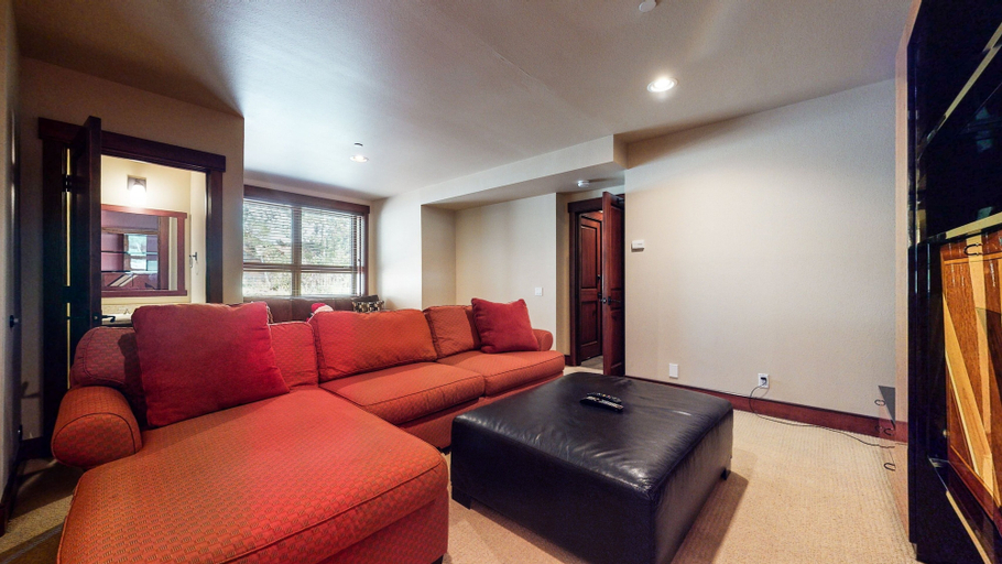 Living room 2, Juniper Crest 1 4 Bedroom Townhouse by RedAwning, Mono