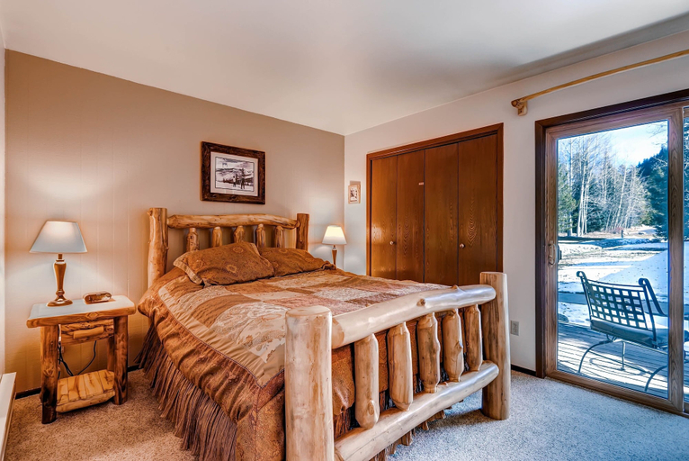 Bedroom 3, Flying Dutchman 1210, Summit