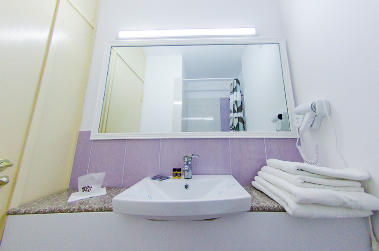 Bathroom 5, Apollo Hotel, Mangalia