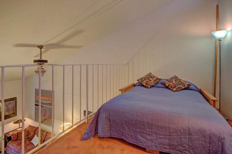 Room 4, Alpenrose 303 2 Bedroom Condo by RedAwning, Summit