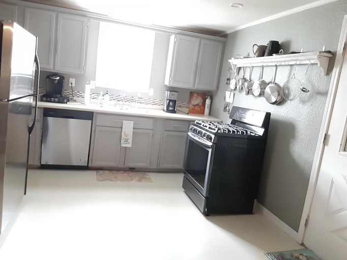 Facilities 2, Spacious 5BR Home in Downtown Historic District, Saint Joseph