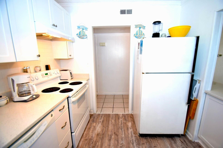 Private kitchen 5, Towers 201 2 Bedroom Condo by RedAwning, Worcester