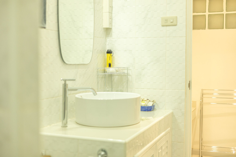Bathroom 9