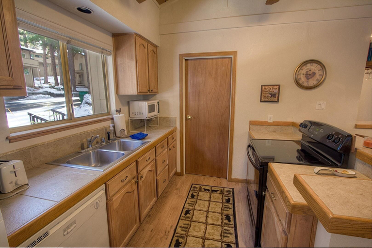 Private kitchen 4, Whispering Wood 3 Bedroom Home by RedAwning, Washoe