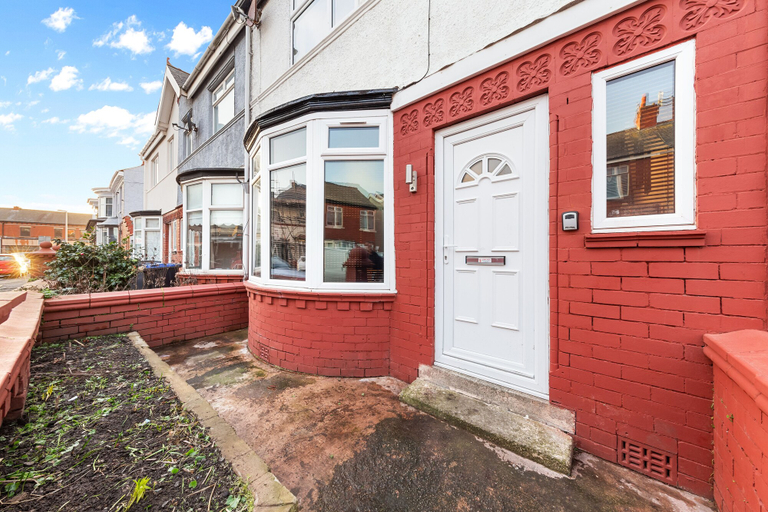 Exterior & Views 2, 2 Bed Flat - Sleeps 8 - Pets - Parking - Wifi, Blackpool