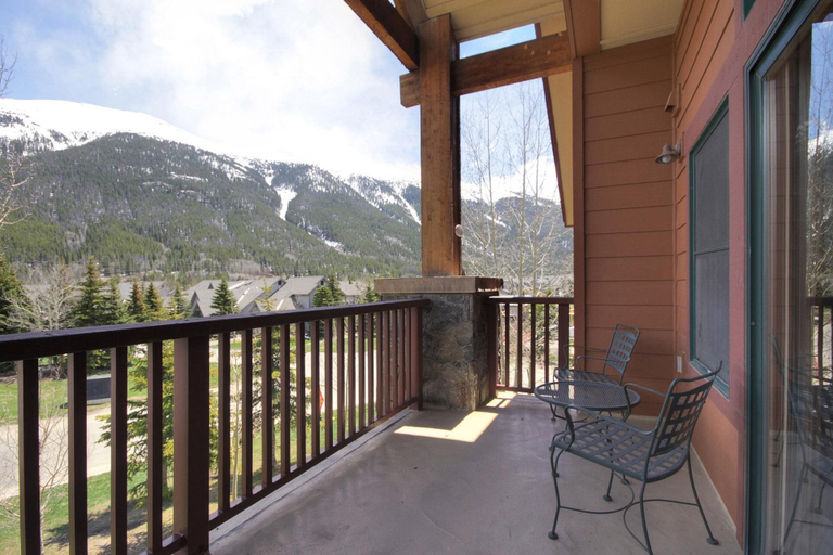Balcony, Amazing Views, Right next to the Lift - CS210 by RedAwning, Summit