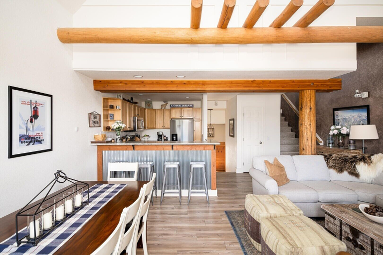 Living area 4, Saddle Ridge D3 3 Bedroom Condo by Moonlight Basin Lodging, Madison