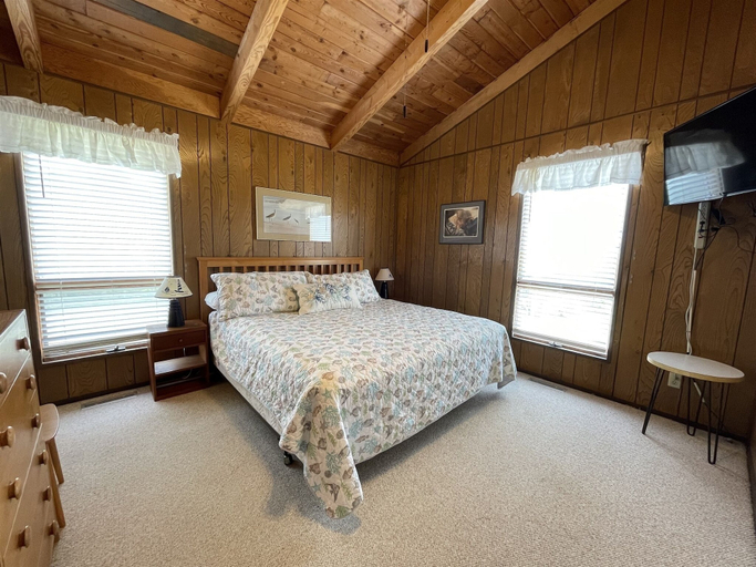 Room 2, Exhale 3 Bedroom Cottage by RedAwning, Dare