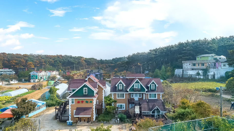 Others 2, Anmyeondo Eoul Pension, Taean