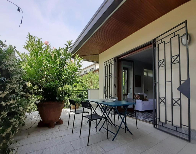 Others 4, Maison Montello, Varese